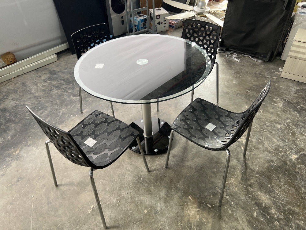 [CHAIR SOLD] Glass Top Round Dining Table Set Black Colour / Meja Makan ...
