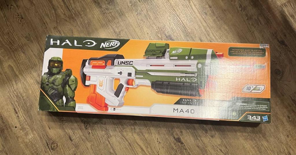  NERF Halo MA40 Motorized Dart Blaster - Includes Removable  10-Dart Clip, 10 Official Elite Darts, and Attachable Rail Riser, White :  Toys & Games