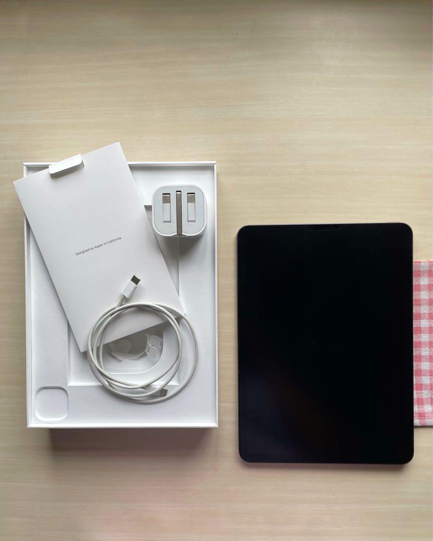 iPad Pro 2020, 11" 256gb (Category: iPad) located in Antipolo. Submitted by thirdmarcher (Listing ID 1169395566, Image 2). Description: iPad Pro 2020, 11” (2nd gen) Wi-Fi only 256gb in Space Gray Complete inclusions (with box) - Original USB-C charge cable - USB-C power adapter - FREE yellow silicone case + installed matte ESR screen protector Screen protected since day 1 In a case also since day 1 95% smooth, with a tiny (negligible) scratch on 