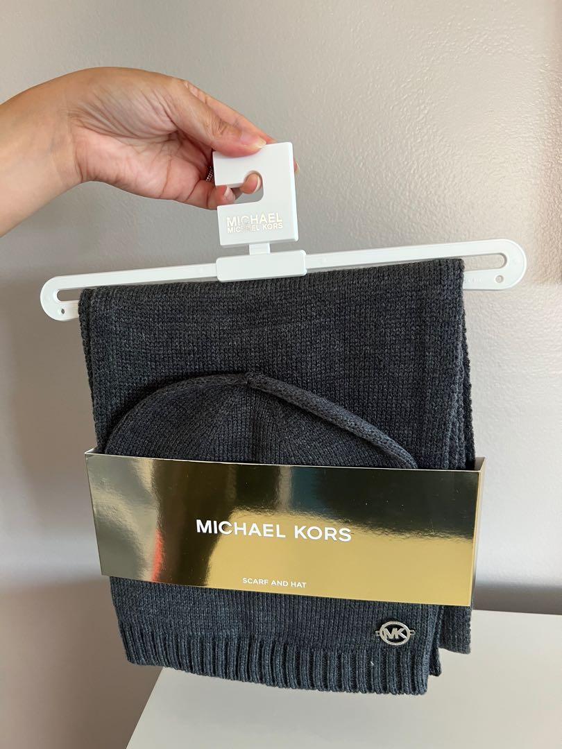 Michael Kors Scarf and Hat, Barang 