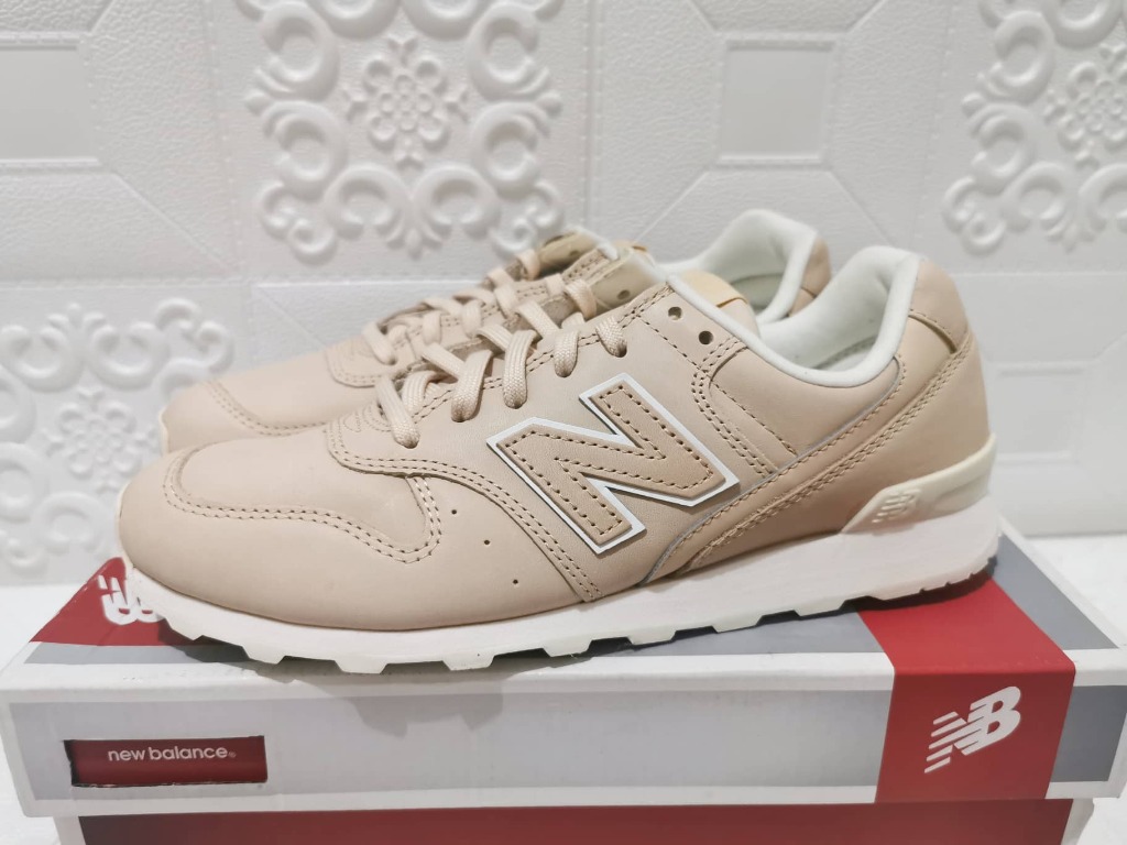 New balance 996 nude top