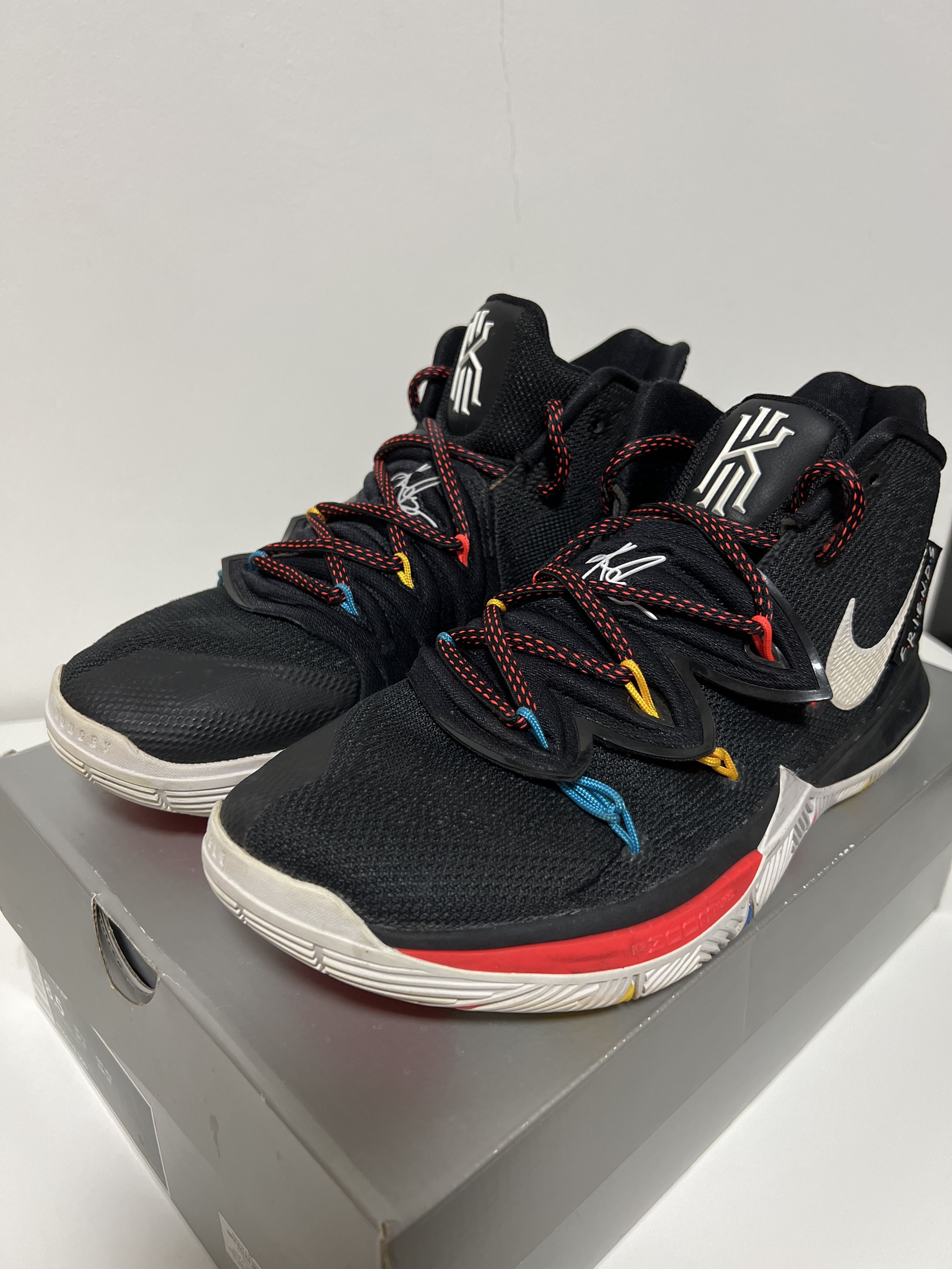 Kyrie 5 discount friends kids
