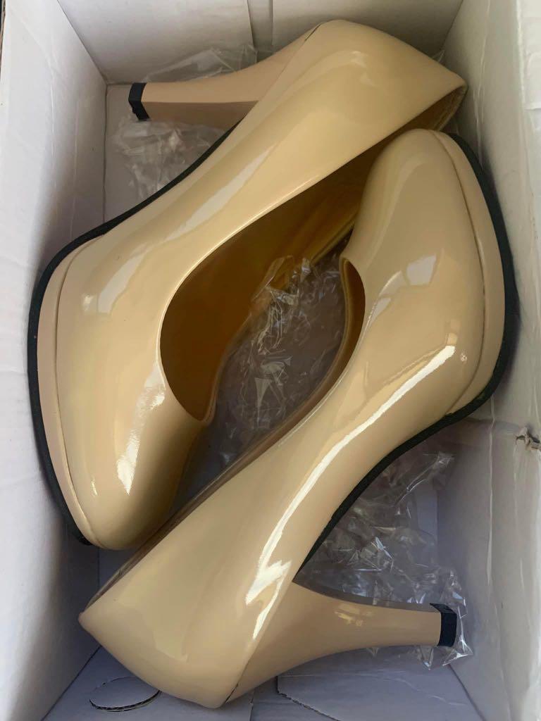 Office nude pumps (Category: Heels) located in Cainta. Submitted by futurequeensh_jm (Listing ID 1169261428, Image 1). Description: Brand new office pumps Size 37 (fits a size 6) Patent material super nice and elegant Rfs: masikip sakin.