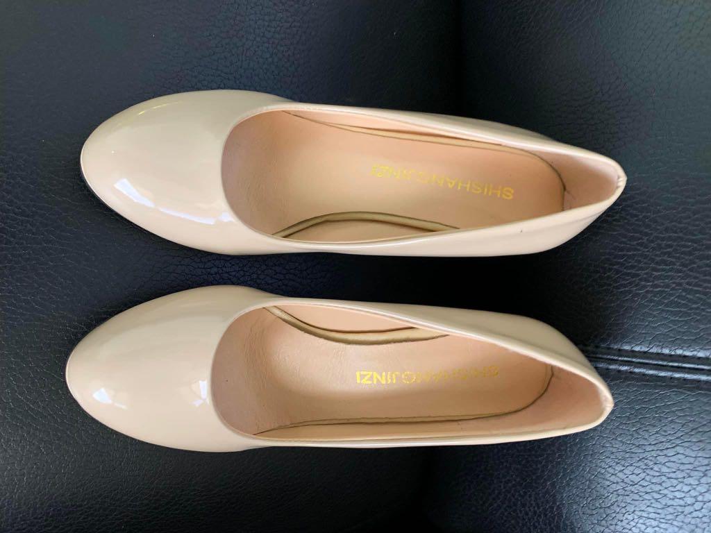 Office nude pumps (Category: Heels) located in Cainta. Submitted by futurequeensh_jm (Listing ID 1169261428, Image 3). Description: Brand new office pumps Size 37 (fits a size 6) Patent material super nice and elegant Rfs: masikip sakin.
