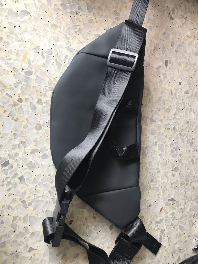 Palace chest bag deals