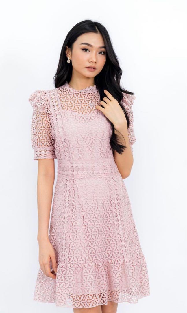 Pink lace dress, Fesyen Wanita, Pakaian 