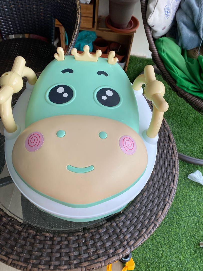 One of the funniest cakes that we have made in which a man in sitting on  pot and using mobile all the time. Now we all know someone with such  habits, donÕt