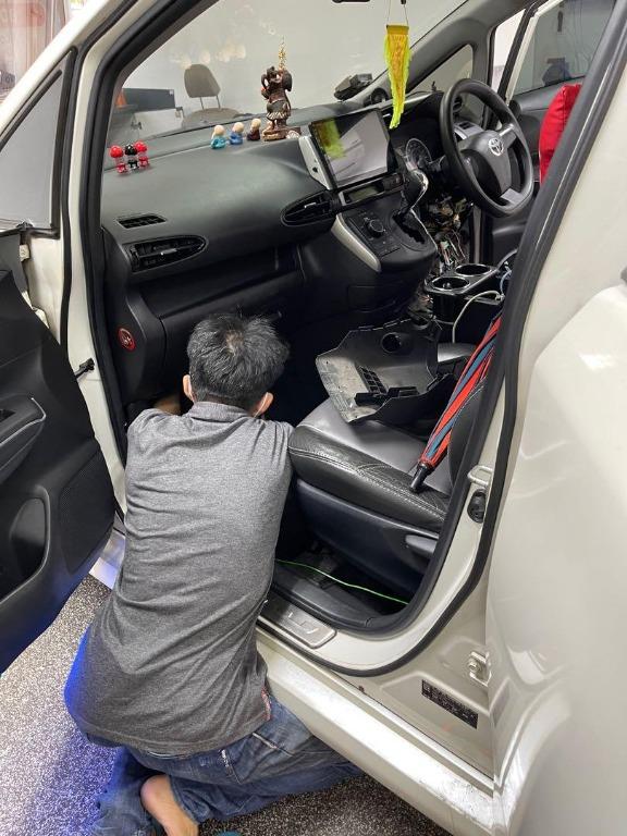 Push start/ stop engine (Category: Key & Remote) located in Singapore. Submitted by autocraft_audio (Listing ID 1169307413, Image 3). Description: For all car models Keyless entry , automatic sensor Switch lock function, within 2 metre range the car will unlock automatically and beyond 2 metre range the car will lock automatically Start/stop switch button added to replace the old version of using key to start the engine 2*sleek remote given to re