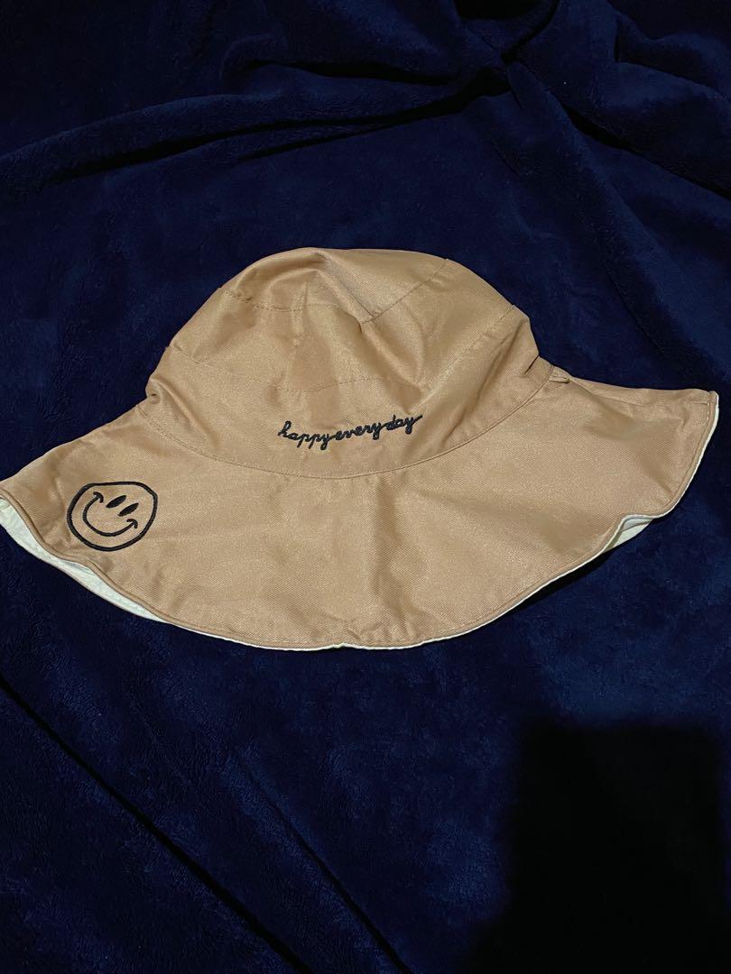 Reversible beach bucket hat, Men's Fashion, Watches & Accessories, Caps