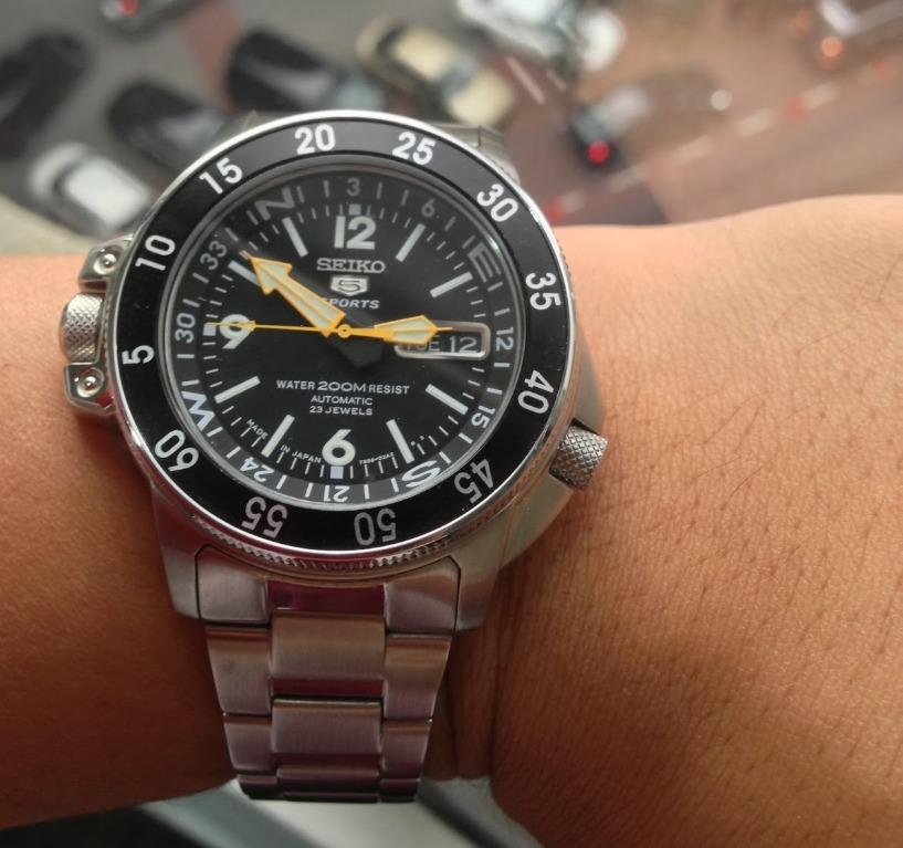 Seiko best sale 5 skz211