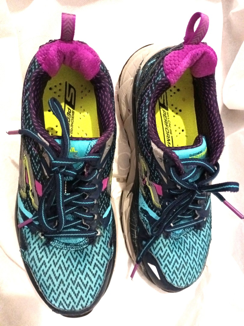 sketchers foamy, Women's Fashion, Footwear, Sneakers on Carousell