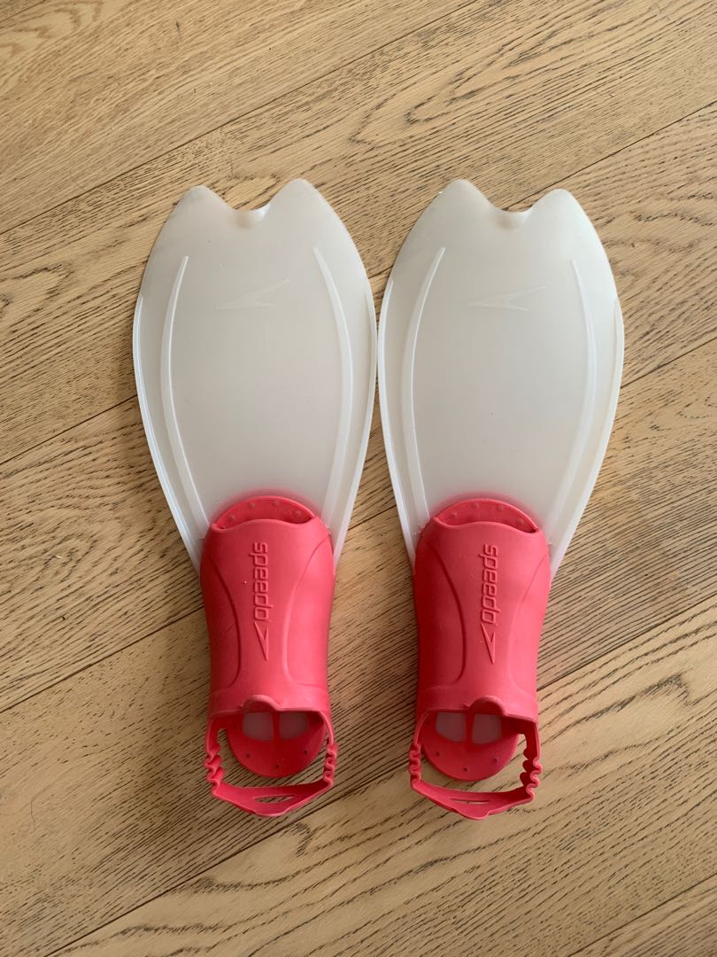 Speedo swimming fins kids, 運動產品, 運動與體育, 運動與體育 水上活動 Carousell