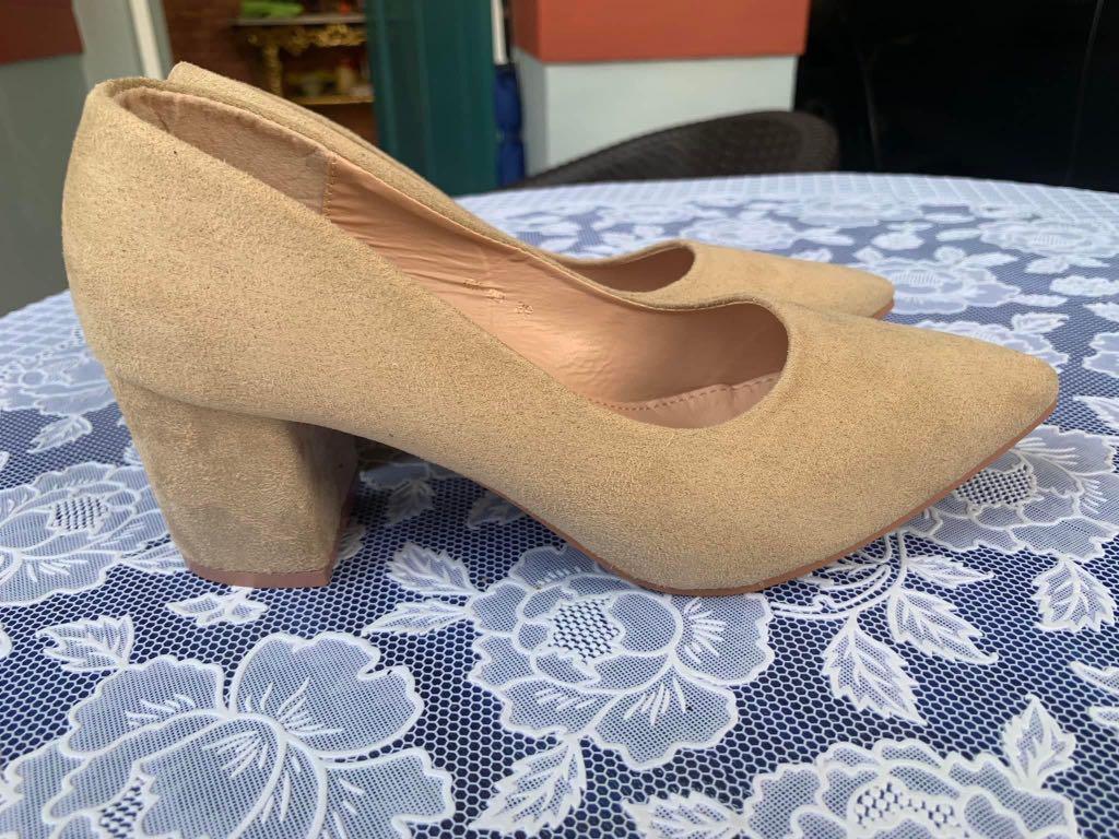 Suede nude office shoes (Category: Heels) located in Cainta. Submitted by futurequeensh_jm (Listing ID 1169262152, Image 2). Description: Size 38 Fits a size 7 Suede material Color nude perfect for office wear.