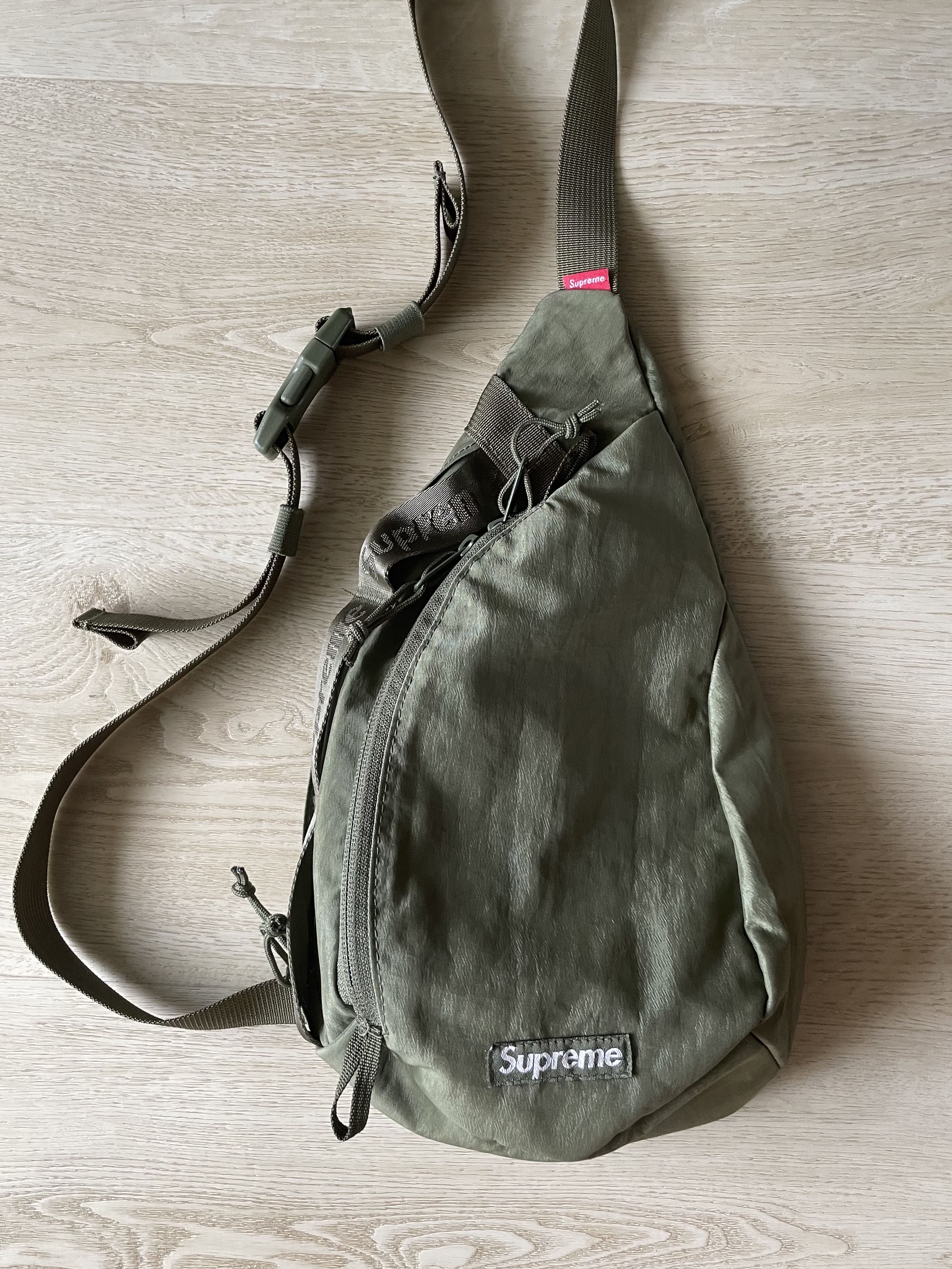 【買付価格】20fw Supreme Sling Bag バッグ