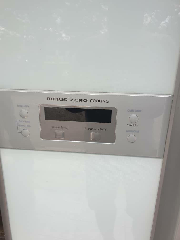 Used Hitachi 2 side by side glass doors fridge 605L, refrigerator peti