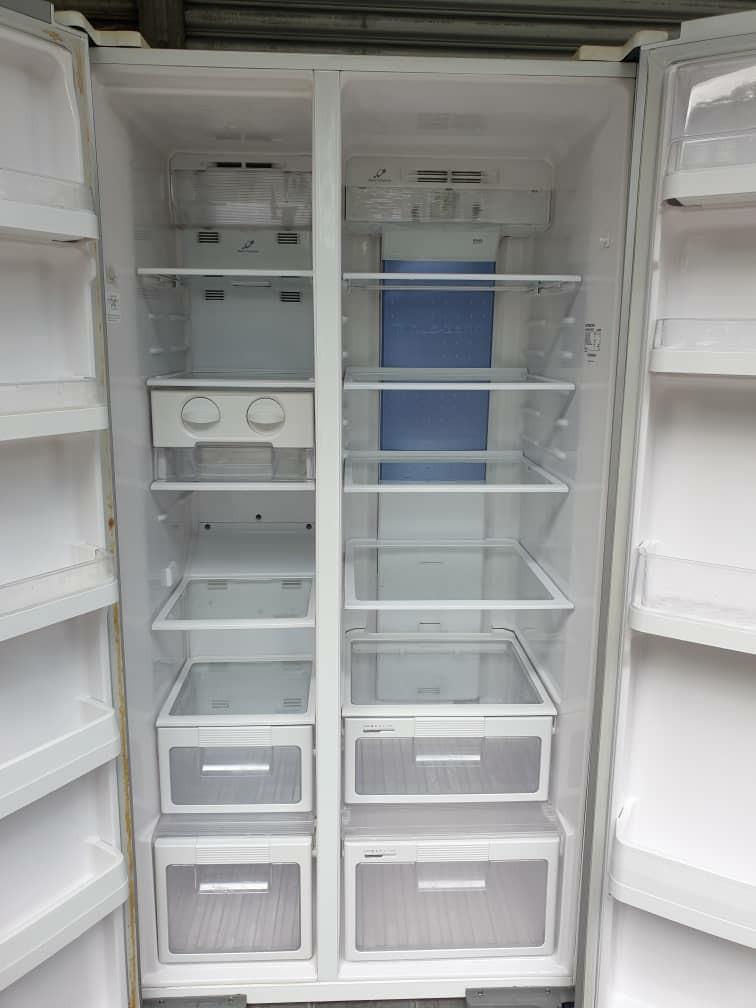Used Hitachi 2 side by side glass doors fridge 605L, refrigerator peti