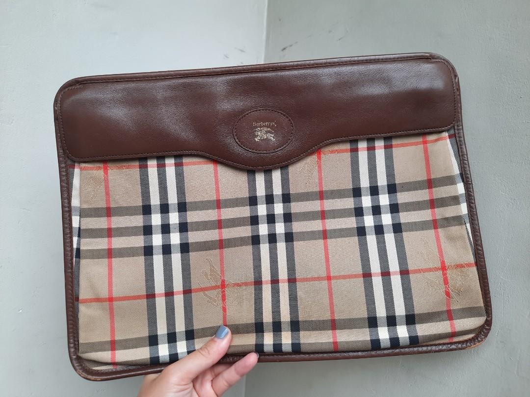 Burberry clutch sale outlet