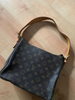 (Category: ) located in . Submitted by somethingfrommycloset_ (Listing ID 1169390906, Image 1). Description: .