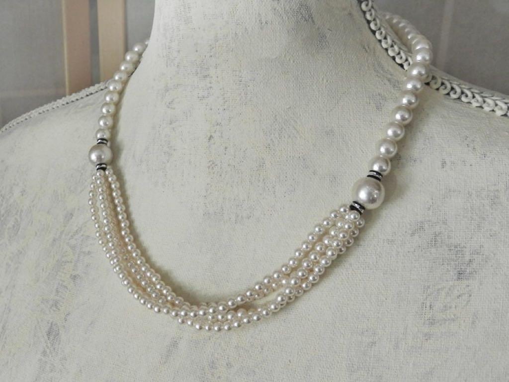Vintage White Faux Pearl Necklace 