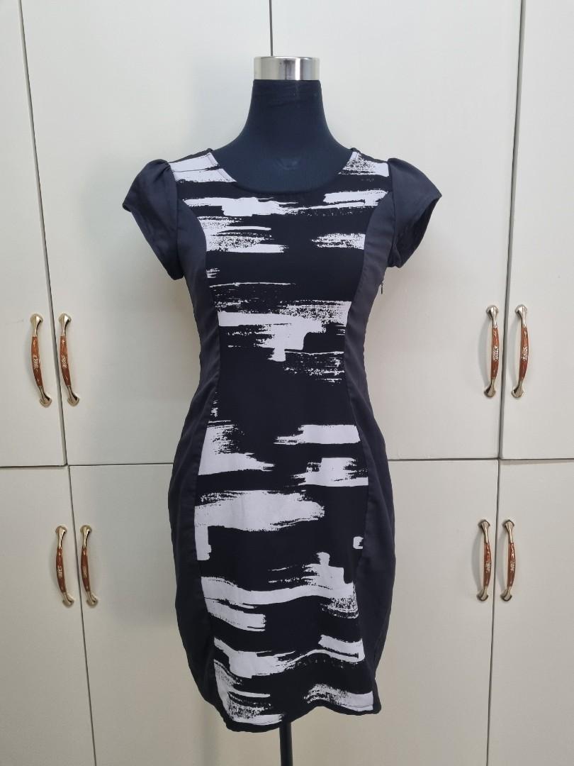 Vivant Black Dress (Category: Dresses) located in Pasig City. Submitted by svp123 (Listing ID 1169289956, Image 1). Description: RFS: Does not fit me anymore due to pandemic weight gain..