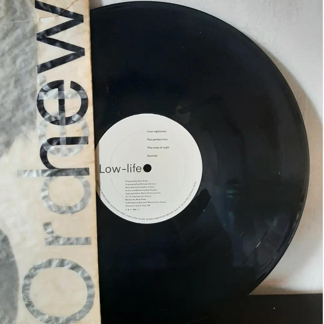 Vynil New Order Low Life Musik Media Cd Dvd Lainnya On Carousell