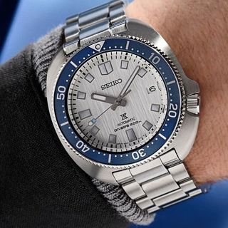 （分類：）位於 。 由 watch_outz 提交（商品編號 1169544849，圖片 1）。簡介： 。