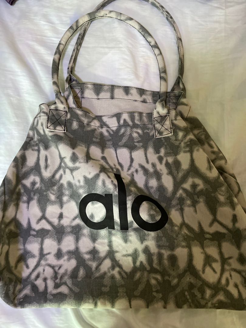 Alo Tote Bag, Women's Fashion, Activewear on Carousell