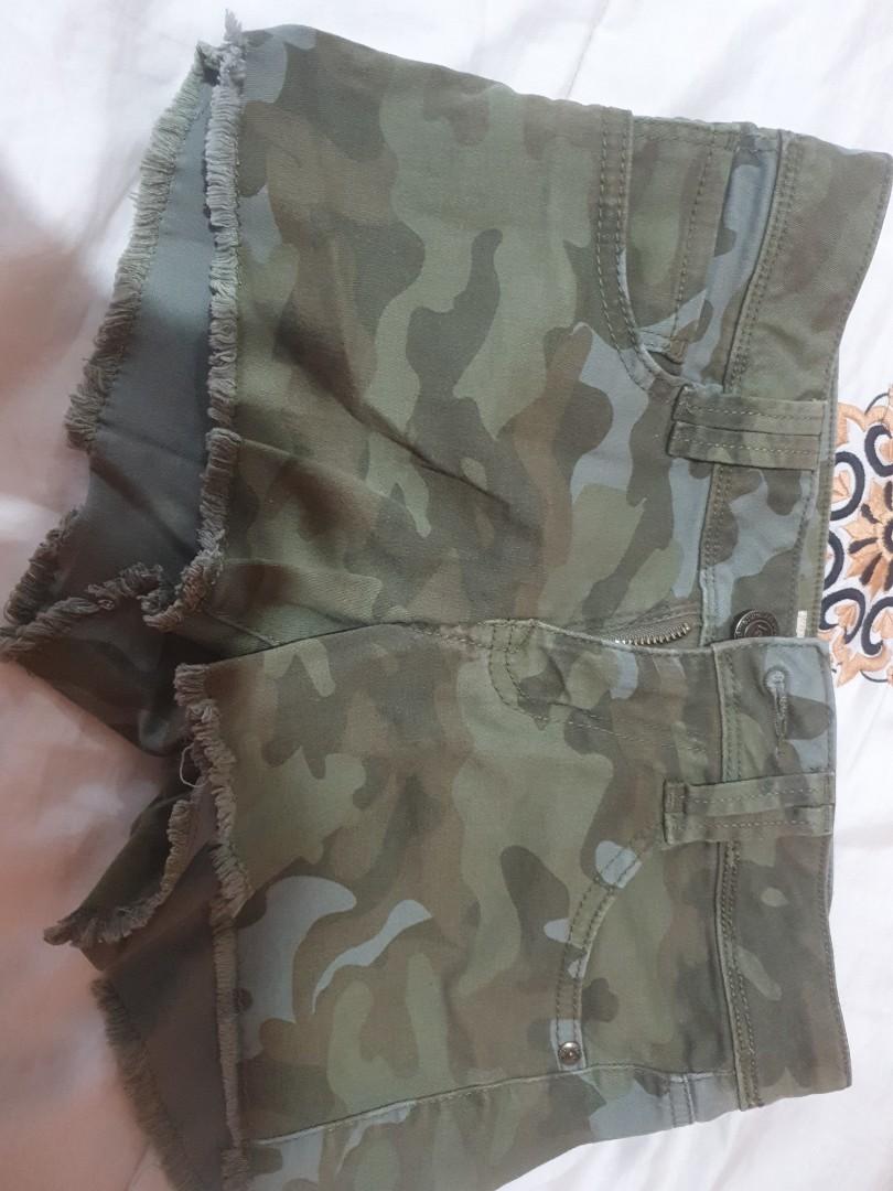 Army hotpants, Fesyen Wanita, Pakaian 