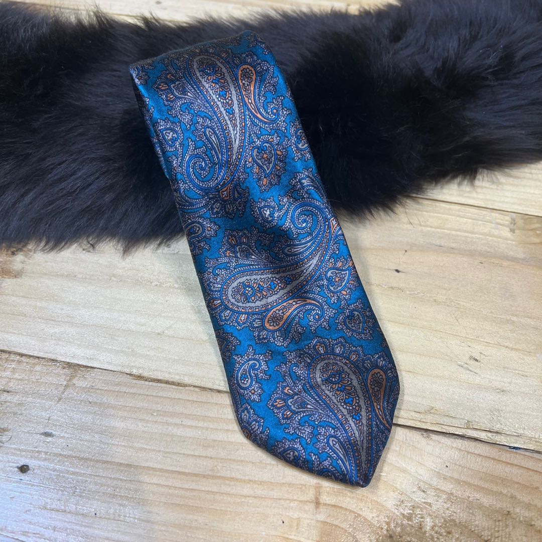 AUTH GIVENCHY PAISLEY TRAD NECKTIE, Men's Fashion, Watches ...