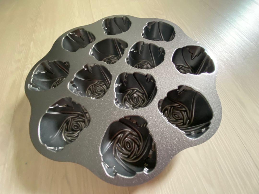 Rosebud Cake Pan