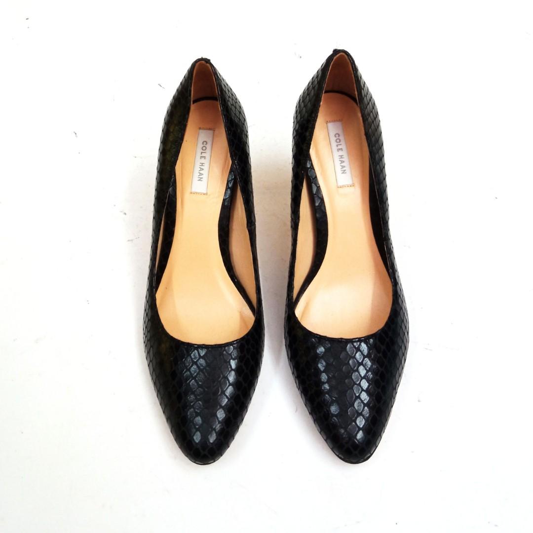 Cole haan 2025 snakeskin pumps