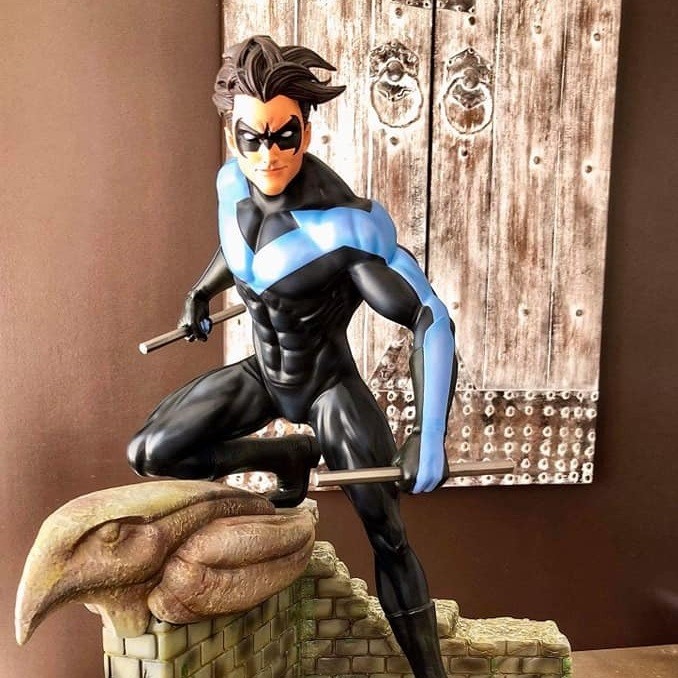 Nightwing outlet statue gamestop
