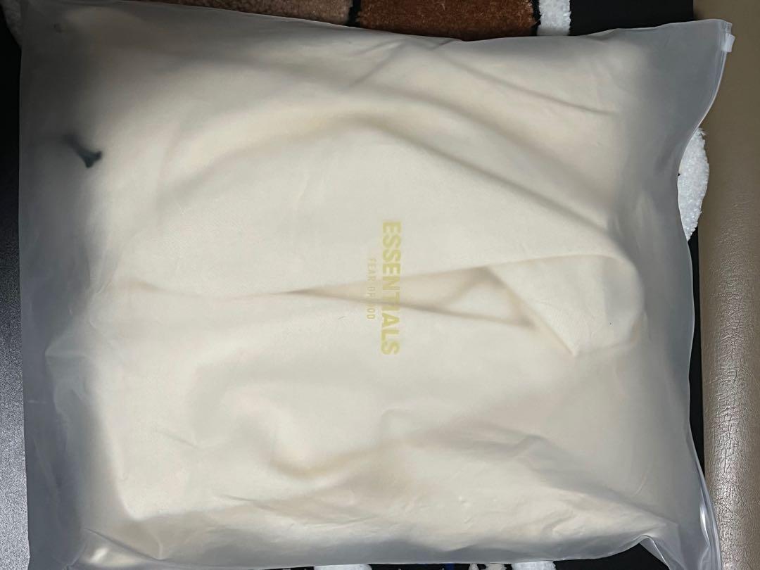 FOG Essentials Pullover Hoodie SS20 (Category: Coats, Jackets and Outerwear) located in Batangas. Submitted by paktura23 (Listing ID 1169601754, Image 2). Description: Condition : Brand New Size : Large.