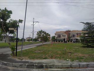 Grand Forbes Antel Village corner Lot  350sqm for P30,000/sqm
