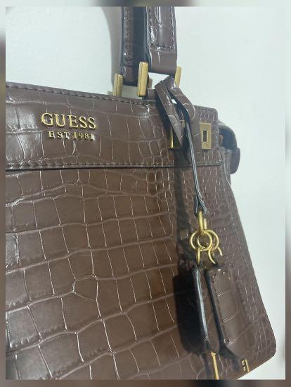 Guess Small Bag (Category: Shoulder Bags) located in Muntinlupa City. Submitted by amberprelovedstuff (Listing ID 1169575117, Image 2). Description: Bought this for Php 5,000. Great quality!.