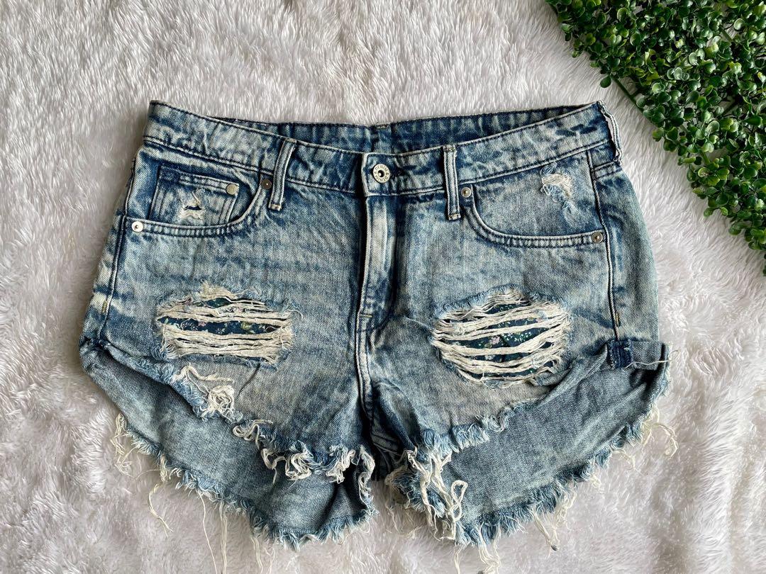 H&M Taterred Shorts (Category: Shorts) located in Tuguegarao City. Submitted by katiegonzales (Listing ID 1169580626, Image 2). Description: .