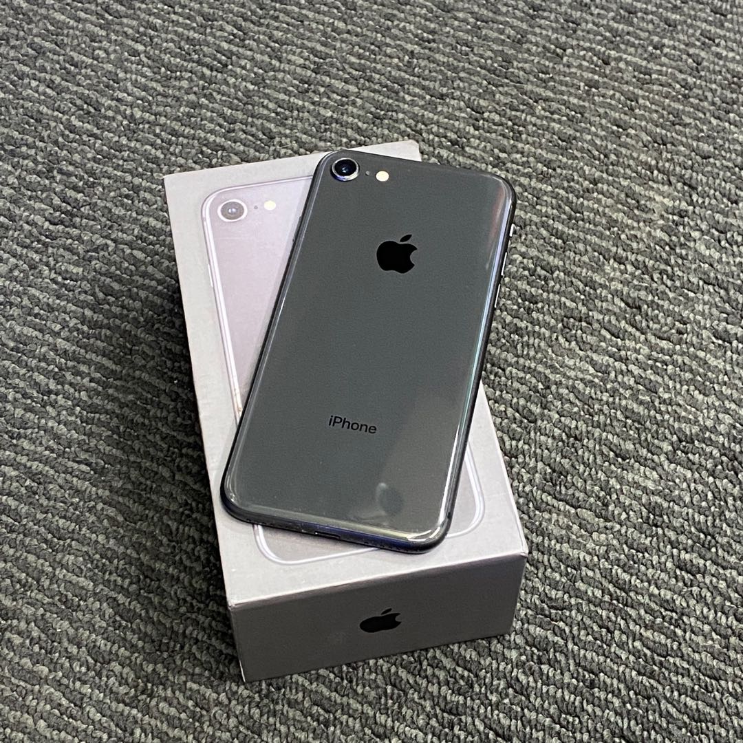 スマートフォン本体 iPhone 8 Silver 64 GB au Apple - アイフォン8 au Apple iPhone 8 64GB au [シルバー