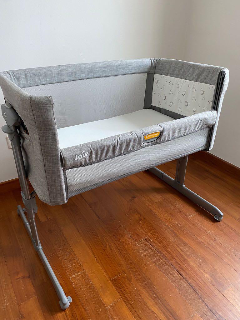 Joie Roomie Glide Cot, Babies & Kids, Baby Nursery & Kids Furniture