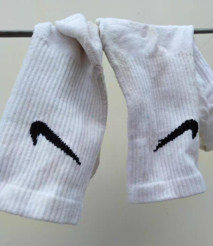 White nike socks hotsell with blue swoosh