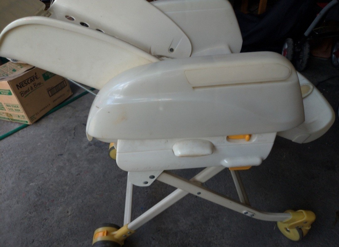 Manual rocker/high chair, Babies & Kids, Nursing & Feeding, Baby High