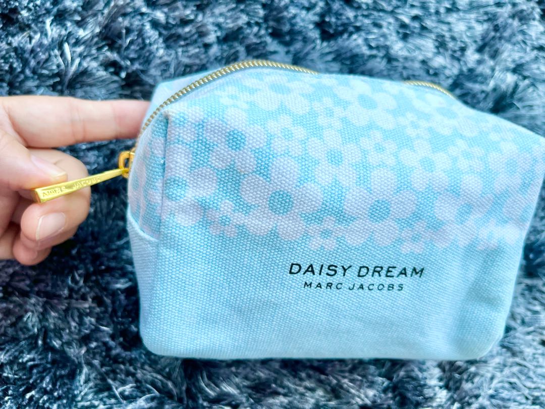 Marc jacobs sale daisy makeup bag