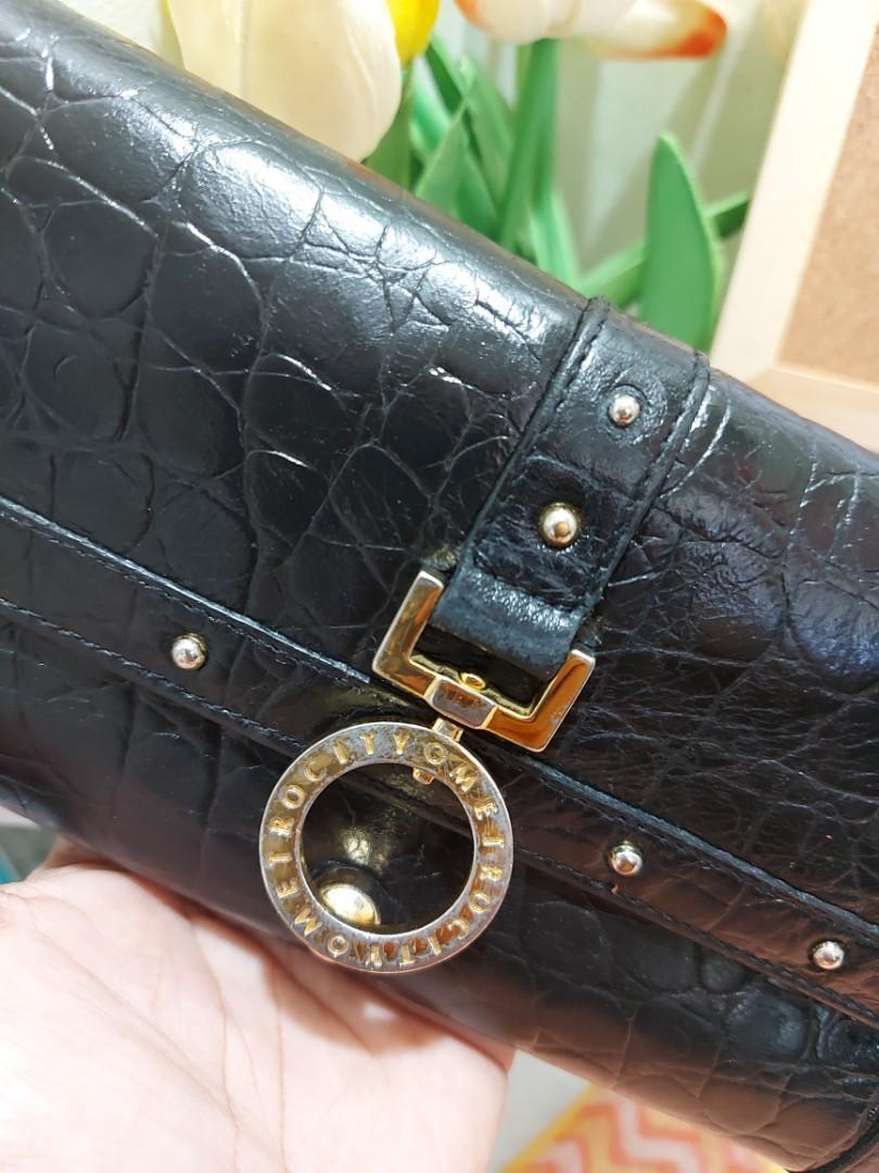 METROCITY LONG WALLET (Category: Luxury Bags & Wallets) located in Iligan City. Submitted by maryglenlorenzo (Listing ID 1169523140, Image 2). Description: pre loved no damage long wallet turnish metal. pm pls if interested. thanks.