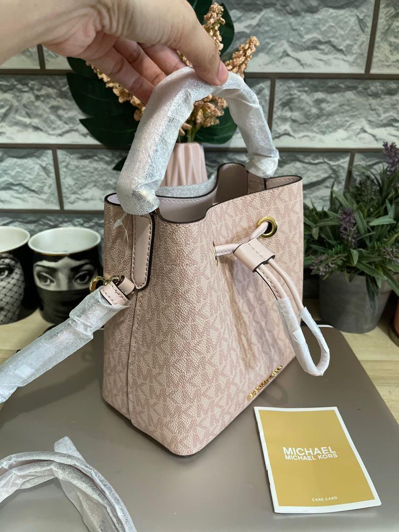 PO: 💯 authentic Michael Kors Suri medium bucket bag, Women's Fashion, Bags  & Wallets, Cross-body Bags on Carousell