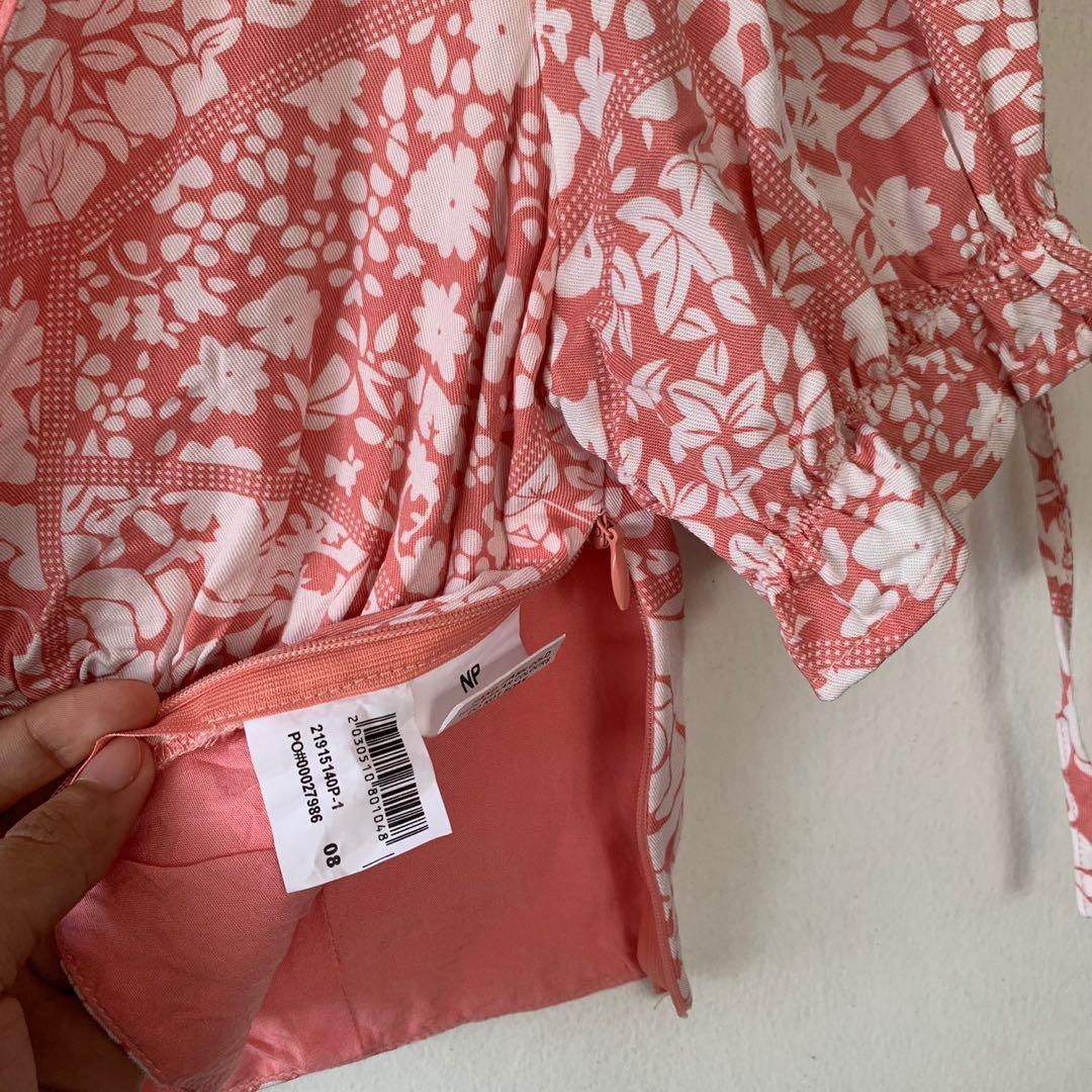 Mooloola Pink top (Category: Blouses) located in Rosales. Submitted by pressagly (Listing ID 1169539895, Image 3). Description: Mooloola Pink puff top S-m With zipper Ganda neto .