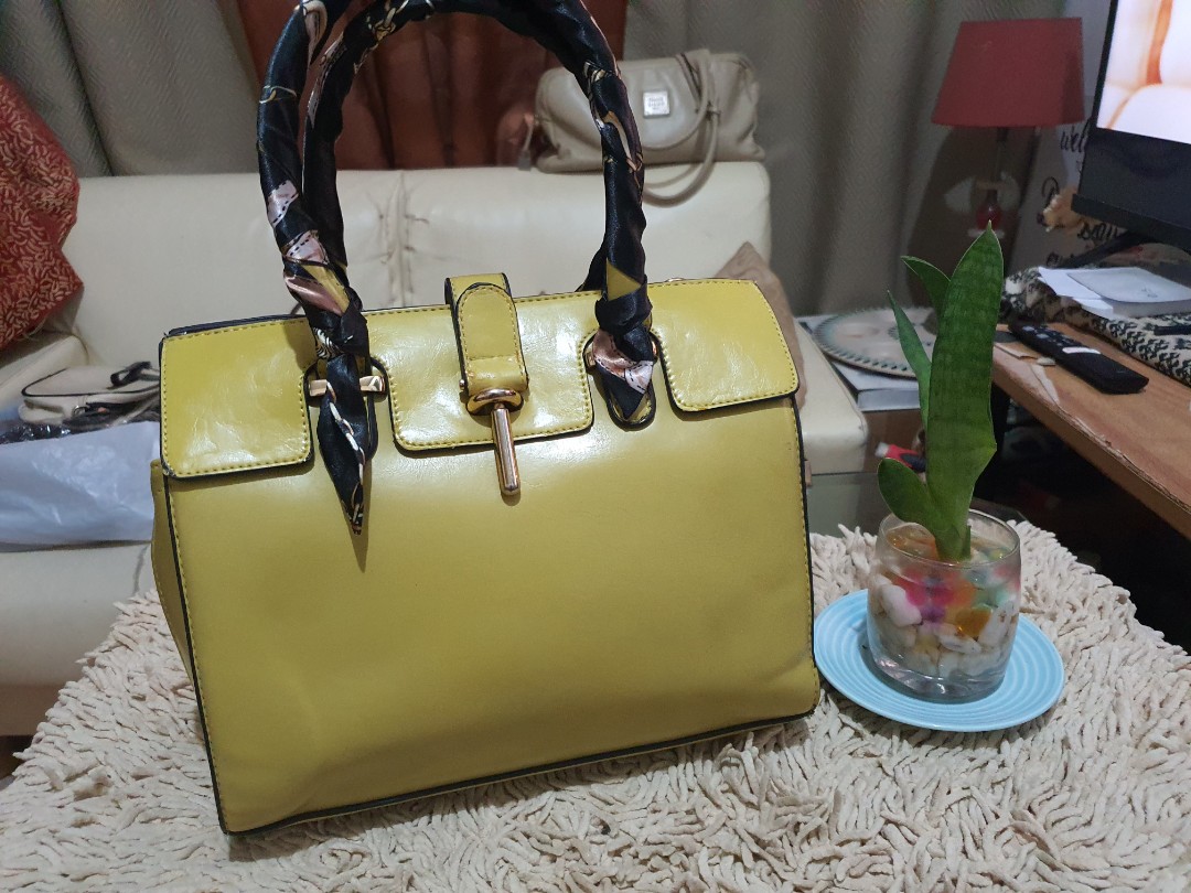 Mustard stand alone bag, Women's Fashion, Bags & Wallets, Shoulder Bags