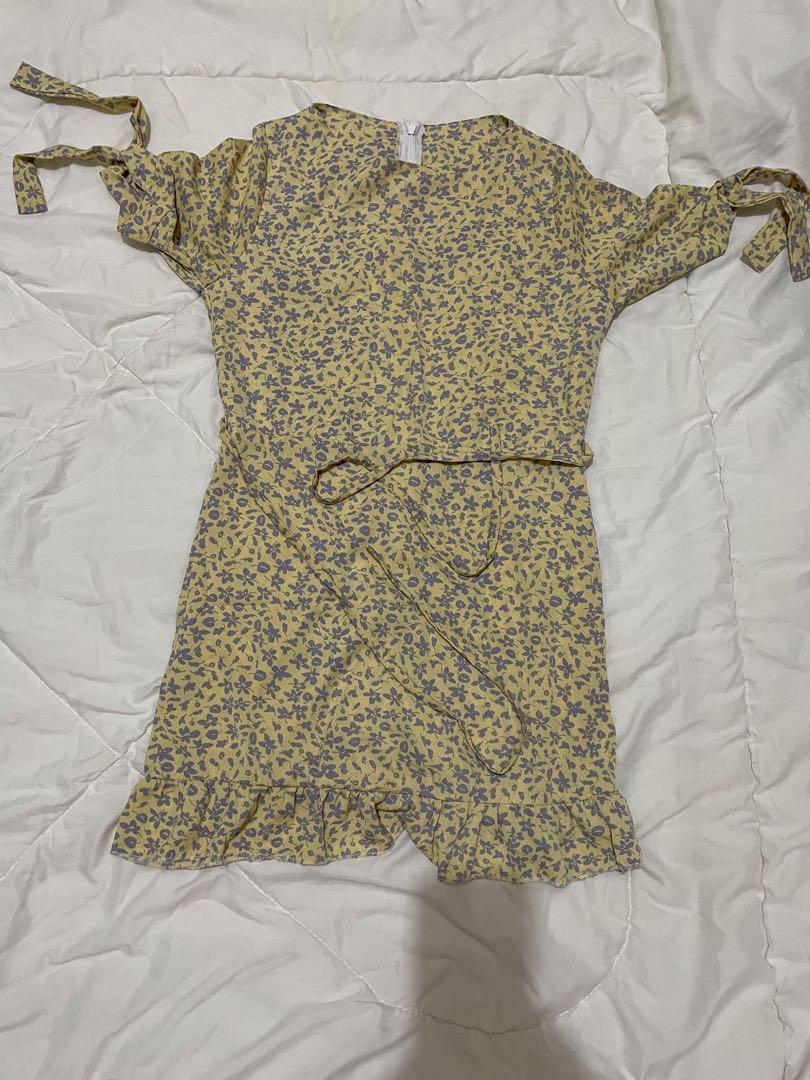 Preloved Love Ara dress (Category: Dresses) located in Mandaluyong City. Submitted by declutterbylyzeey (Listing ID 1169477961, Image 2). Description: Mustard purple floral dress.
