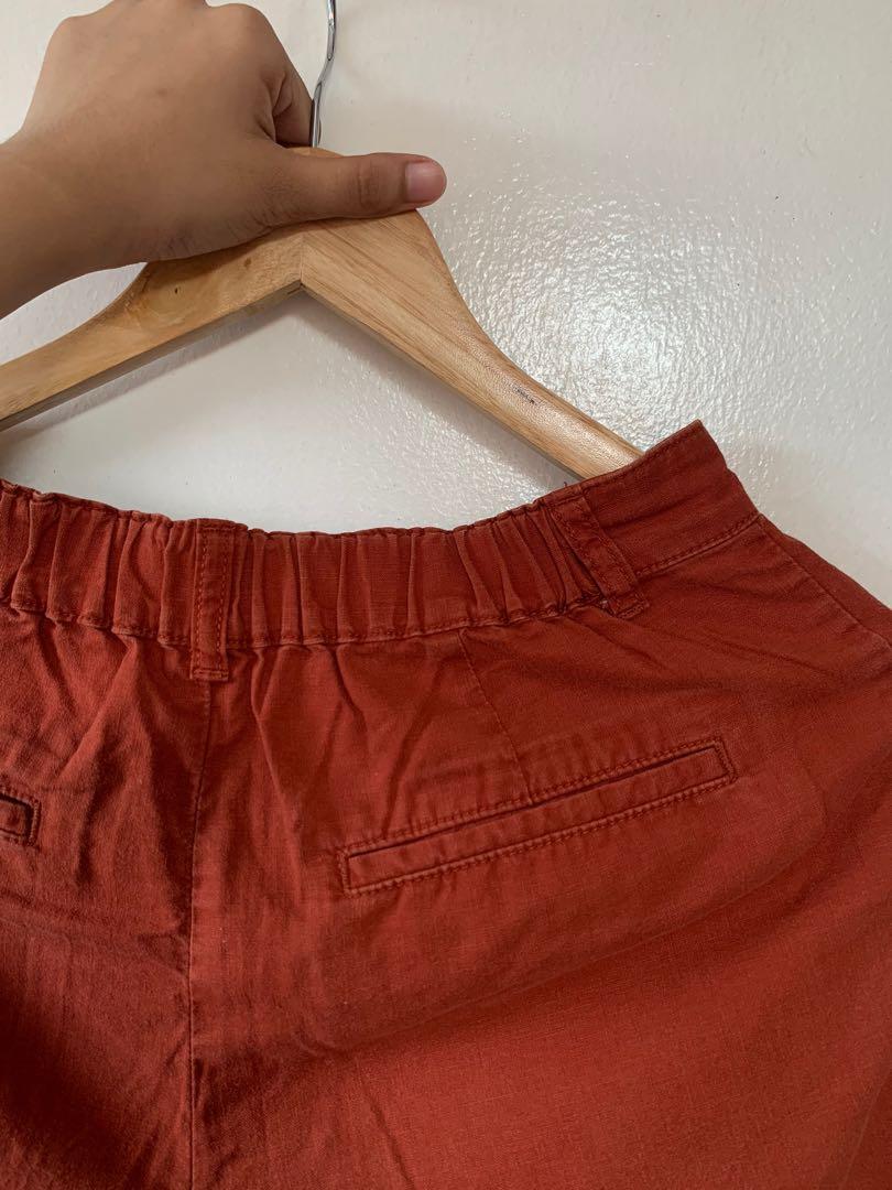 Rust wide leg pants (Category: Jeans) located in Rosales. Submitted by pressagly (Listing ID 1169547099, Image 3). Description: Rust color Wide leg No flaws 26-28 .
