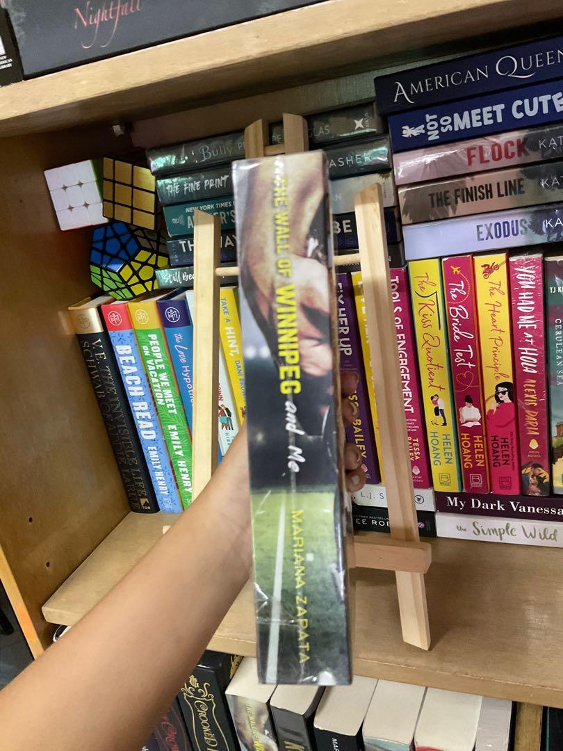 The Wall of Winnipeg and Me by Mariana Zapata (Romance Book), Hobbies