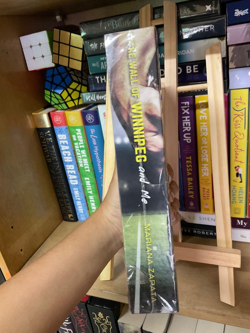 The Wall of Winnipeg and Me by Mariana Zapata (Romance Book), Hobbies