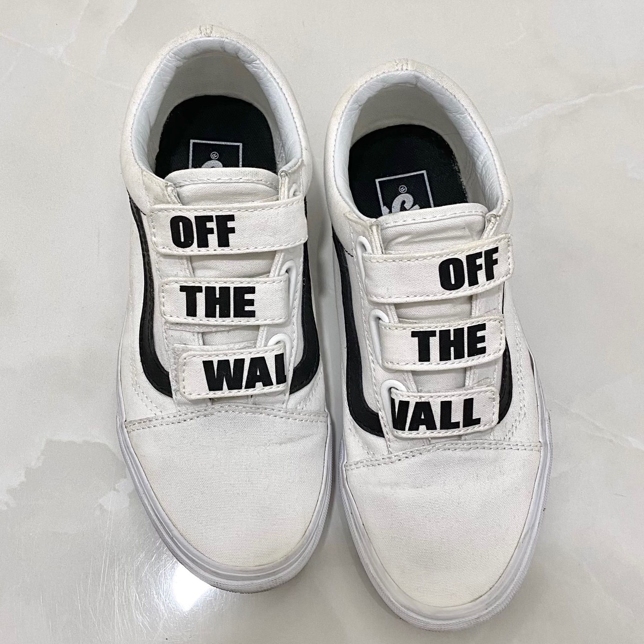 Vans old skool v store off the wall white